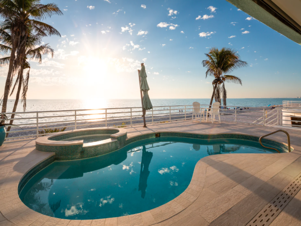 Luxury Beachfront Retreat on Bonita Beach - Unforgettable Family Getaway